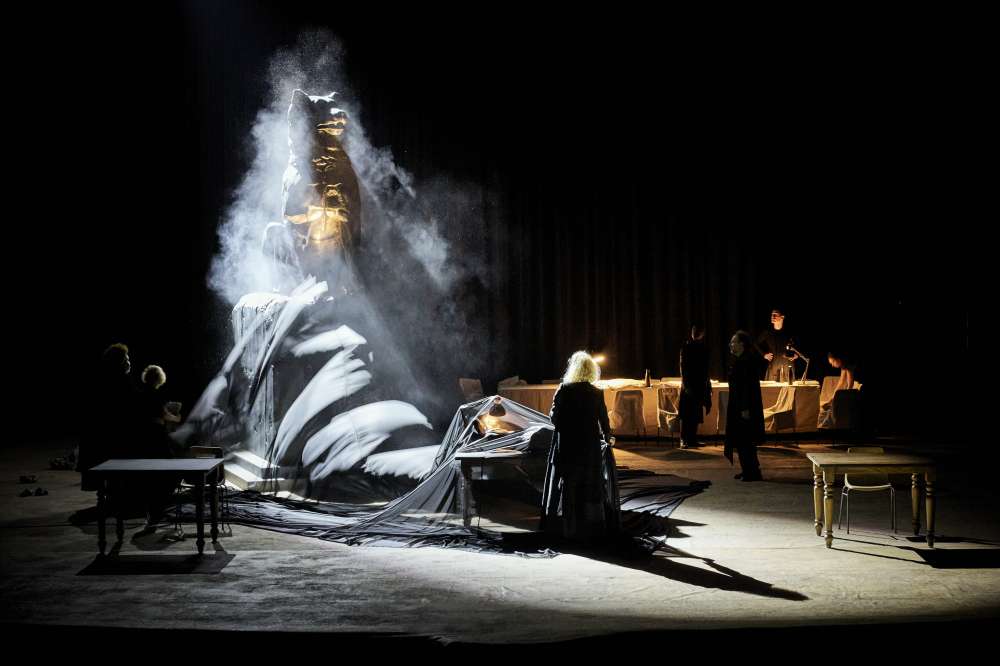 Hecuba, Not Hecuba (Christophe Raynaud de Lage – Festival d’Avignon – coll. Comédie-Française)