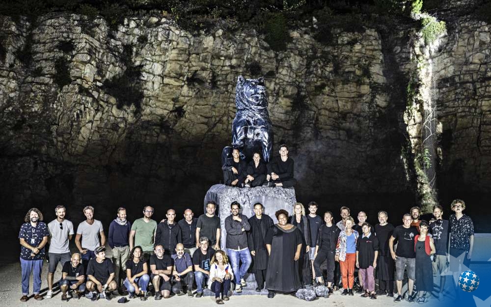 The cast of the play Hecuba, Not Hecuba (Jean-Louis Fernandez – coll. Comédie-Française)